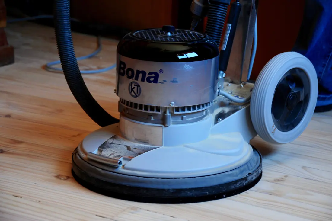 Pulidora Bona sobre piso de madera